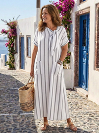 Elaris™ - Gestreiftes Midi-Kleid mit Bindeausschnitt in Weiß