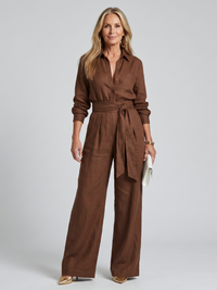 Jovie | Langärmliger Jumpsuit mit Knopfleiste und weitem Bein in Braun