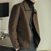 Herren Kurzblouson aus Wollmix mit Druckknopfleiste, Hemdkragen und aufgesetzten Pattentaschen Nord Taschen in A-Modell – Kaffee, 100% Wolle