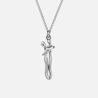 Mia | Elegante Halskette Damen Ewige Liebesumarmung in Silber