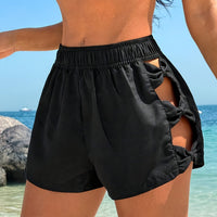 Damen Strandshort im Resort-Stil mit trendigen Ausschnitten und Knöpfen für Sommer und Urlaub in Schwarz