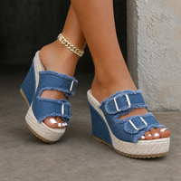 Atelier | Frayed Edge Wedge Sandalen in Blau