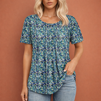 Damen Sommer Top mit Rundhalsausschnitt und Faltendetails | Marlijn in Floral Blau