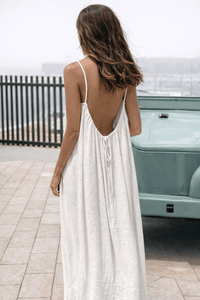 Luna | Backless Maxi-Kleid für Sommerabende in Weiß