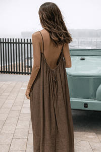 Luna | Backless Maxi-Kleid für Sommerabende in Braun
