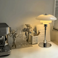 Dänische Designer-LED-Tischleuchte in Weiß Silber