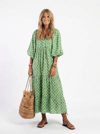 Apolline | Midi-Kleid mit V-Ausschnitt und dreiviertel Ärmeln in Grün