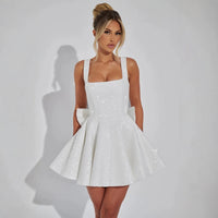 Elegantes Damen Mini-Kleid mit hoher Taille und Schleife für besondere Anlässe in Weiß