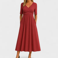 Elegantes Midikleid für Frauen - V-Ausschnitt, Ellbogenlange Ärmel, Praktische Taschen in Rot