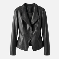 Yvette | Damen Hochglänzende Taillierte Kunstlederjacke Breites Revers – PU Leder Jacke in Schwarz