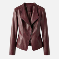 Yvette | Damen Hochglänzende Taillierte Kunstlederjacke Breites Revers – PU Leder Jacke in Rot