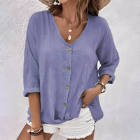 Lässige Damenbluse mit Knöpfen – Elegante Bluse für den Sommer, V-Ausschnitt, Entspannte Rollärmel, Vielseitig kombinierbar in Lila