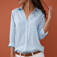 Satin Damenbluse mit Kragen und Knopfleiste | Danira in Hellblau