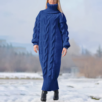 Clara | Damen Strick-Maxikleid lang mit stilvollem Zopfmuster in Blau