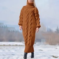 Clara | Damen Strick-Maxikleid lang mit stilvollem Zopfmuster in Braun