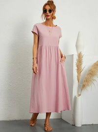 Gabrielle | Fließendes Midi-Kleid zeitloser Eleganz in Rosa
