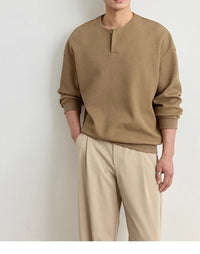 Herren Strukturierter Oversize-Strickpullover mit Henley-Knopfleiste Nord Taschen in Teebraun