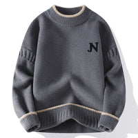 Nathanael - Minimalistischer Stil für den Winter in Dunkelgrau
