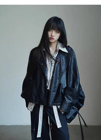 Damen Oversized Bikerjacke aus Kunstleder mit breitem Revers und voluminösen Ärmeln Nord Taschen in Schwarz