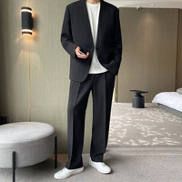 Herren Minimalistisches Kasten-Sakko und weite Bundfalten-Anzughose Nord Taschen in Schwarz (Hose)