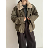 Damen Oversize-Kurzjacke mit Teddykragen und Pattentaschen Nord Taschen in Tabakgrün