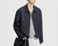 Herren Boxy-Jeansjacke im Minimalstil mit Hemdkragen und verdeckter Druckknopfblende Nord Taschen in Jeansblau