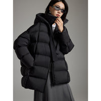 Damen Steppige wärmende Daunenjacke mit Kapuze und weiter Silhouette Nord Taschen in Schwarz