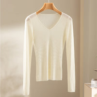 Damen Feiner gerippter Feinstrickpullover mit V-Ausschnitt und taillierter Silhouette Nord Taschen in Cremeweiß