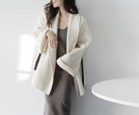 Damen Schicke und elegante Wickeljacke Nord Taschen in Weiß