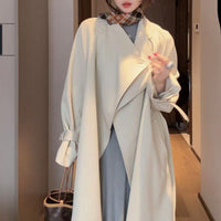 Damen Oversized Wickelmantel mit asymmetrischem Schnitt und verstellbaren Manschetten Nord Taschen in Weiß