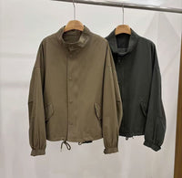 Damen Boxy-Kurzjacke im Oversize-Schnitt mit Stehkragen, Tunnelzugsaum und Klappentaschen Nord Taschen in Kaffeebraun
