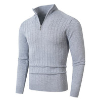 Herren Pullover mit Kabelstrickmuster und Stehkragen in Hellgrau