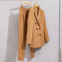 Damen Doppelreihiges Blazer‑Hosen‑Set aus Wollmischung mit legerem Oversize‑Blazer und hochtaillierter Bundfaltenhose Nord Taschen in Camel-Set