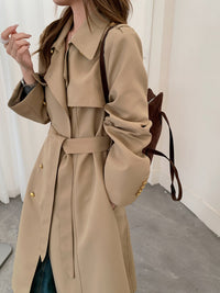 Damen Taillierter Trenchcoat mit Bindegürtel und goldenen Knopfdetails Nord Taschen in Khaki