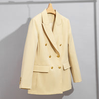 Damen Doppelreihiger Tailoring-Blazer mit Goldknöpfen und figurformenden Abnähern Nord Taschen in Knospengelb-Oberteil