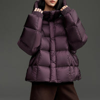 Damen Kurze Boxy‑Steppjacke mit Oversize‑Ärmeln, hohem Thermokragen und Kapuze Nord Taschen in Dunkelrot
