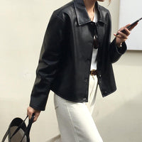 Damen Boxy-Lederoptik-Jacke mit Hemdkragen und Knopfleiste Nord Taschen in Schwarz