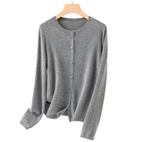 Damen Feiner Rundhals-Cardigan aus softem Feinstrick mit durchgehender Knopfleiste Nord Taschen in Koreanisches Grau