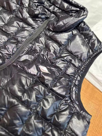 Damen Stilvolle Steppjacke mit hohem Kragen Nord Taschen in Schwarz