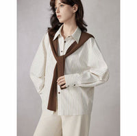 Damen Oversize-Hemdbluse mit feinen Nadelstreifen, weiten Ärmeln und lässigem Saum Nord Taschen in Beige-Kaffee (ohne Schultertuch)