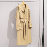 Damen Trenchcoat mit Bindegürtel und abnehmbarem Cape-Detail Nord Taschen in Sandfarben