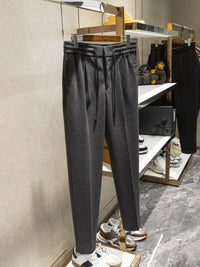 Herren Elegante Jogginghose im Tapered Schnitt mit Bundfalten und Kordelzug Nord Taschen in Dunkelgrau
