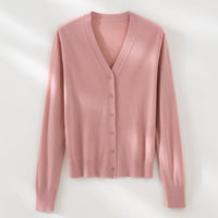 Damen Minimalistischer Merino‑Blend Cardigan mit V‑Ausschnitt und feinen Rippabschlüssen Nord Taschen in Rosa