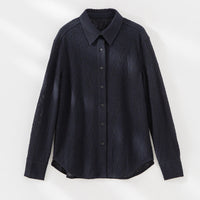 Damen Strukturierte Oversize-Hemdbluse mit Knopfleiste und klassischem Kragen Nord Taschen in Schwarz-dunkelblau