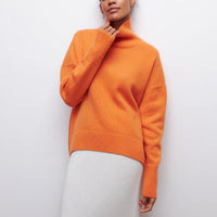 Margot - Gestrickter Rollkragenpullover in Orange