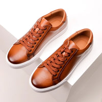 Turnschuhe aus echtem Leder in Braun