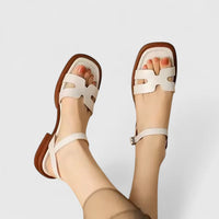Vera | Elegante flache Sandale für Damen in Weiß
