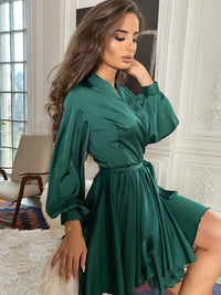 Damen Langarm Wickel Mini Satin Kleid in Grün