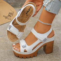 Bellatrix™ Plateau-Sandalen Mit Blockabsatz und Verstellbaren Riemen in Weiß