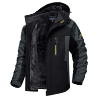 WINDBREAKER UND WASSERDICHTE JACKE in Schwarz